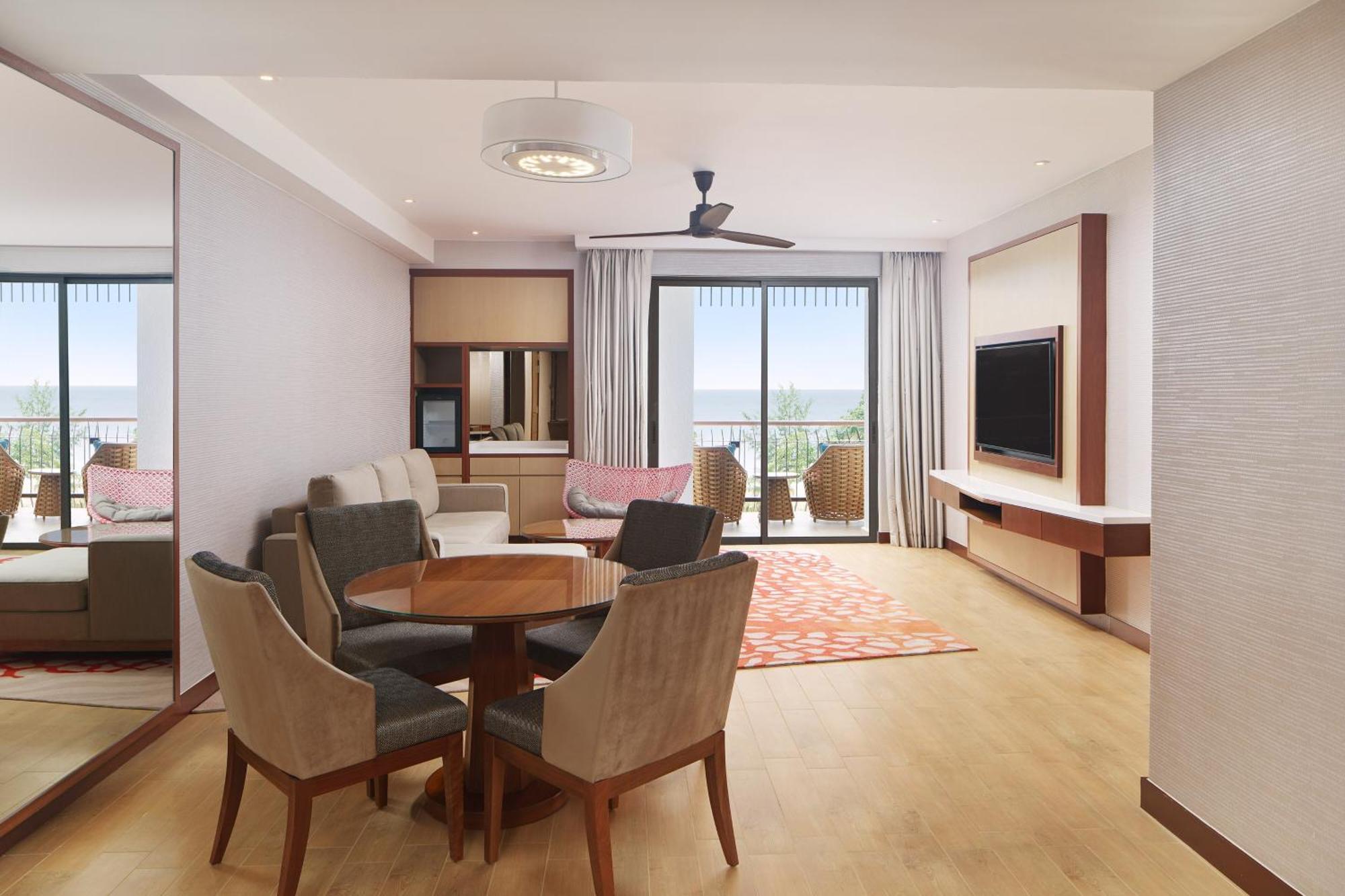 더 웨스틴 데사루 코스트 리조트 외부 사진 A typical living room in a 3-bedroom apartment