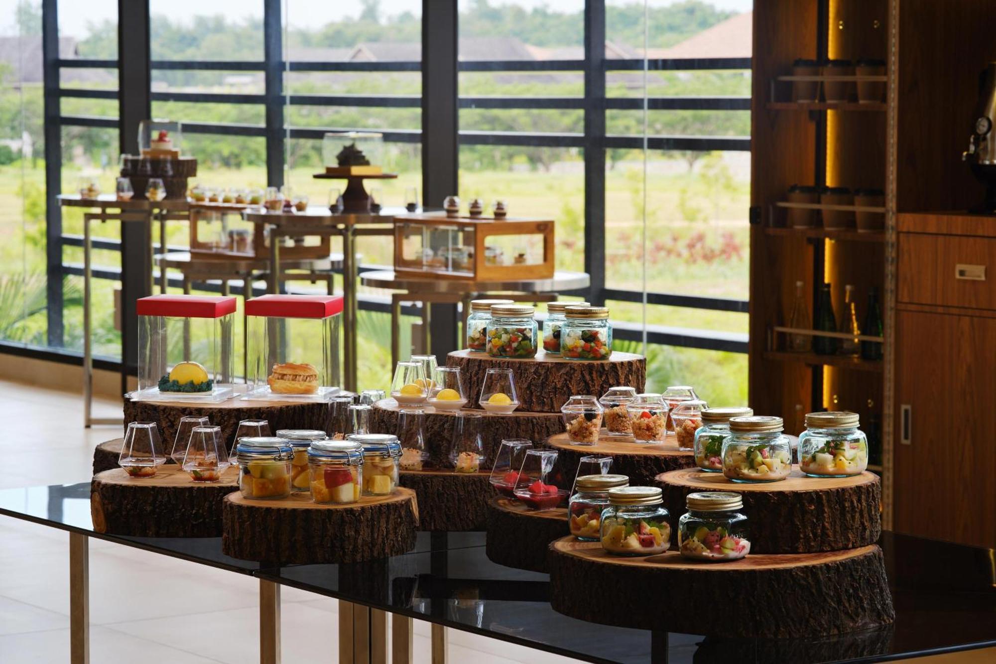 더 웨스틴 데사루 코스트 리조트 외부 사진 A dessert buffet
