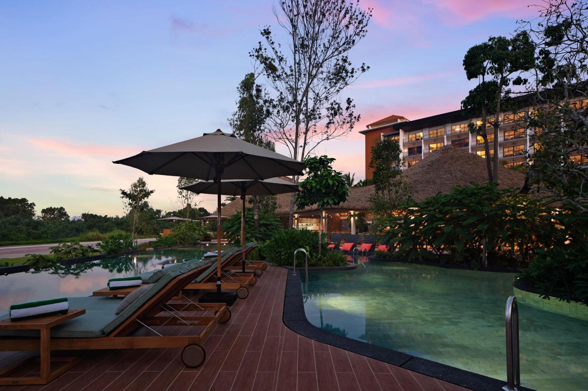 더 웨스틴 데사루 코스트 리조트 외부 사진 The swimming pool at the hotel