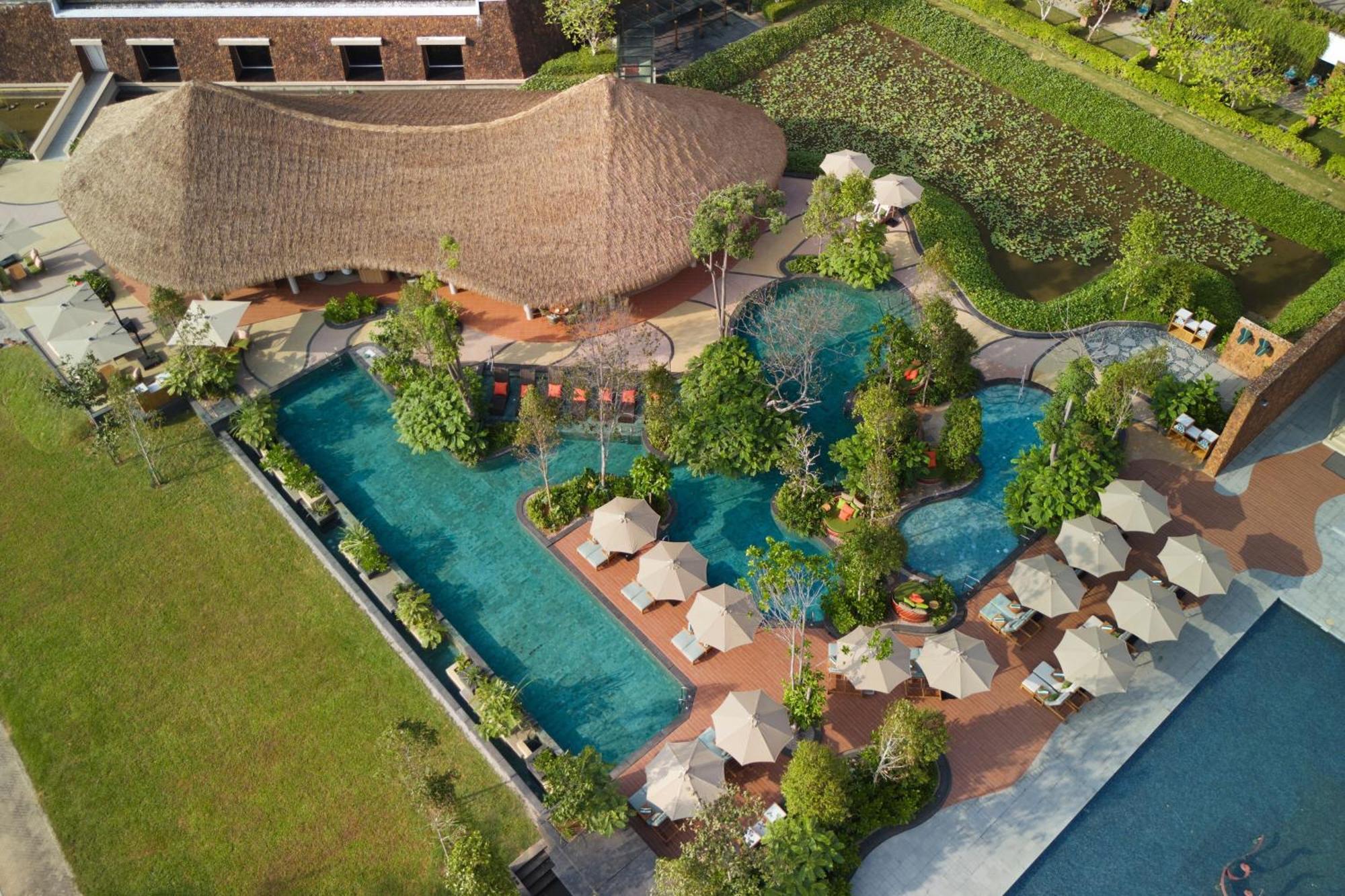 더 웨스틴 데사루 코스트 리조트 외부 사진 The swimming pool at the hotel